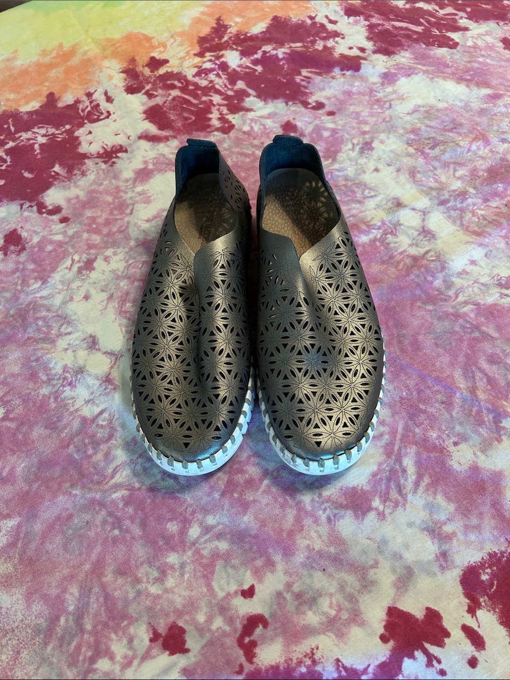 Ilse Jacobsen slip on silver shoes